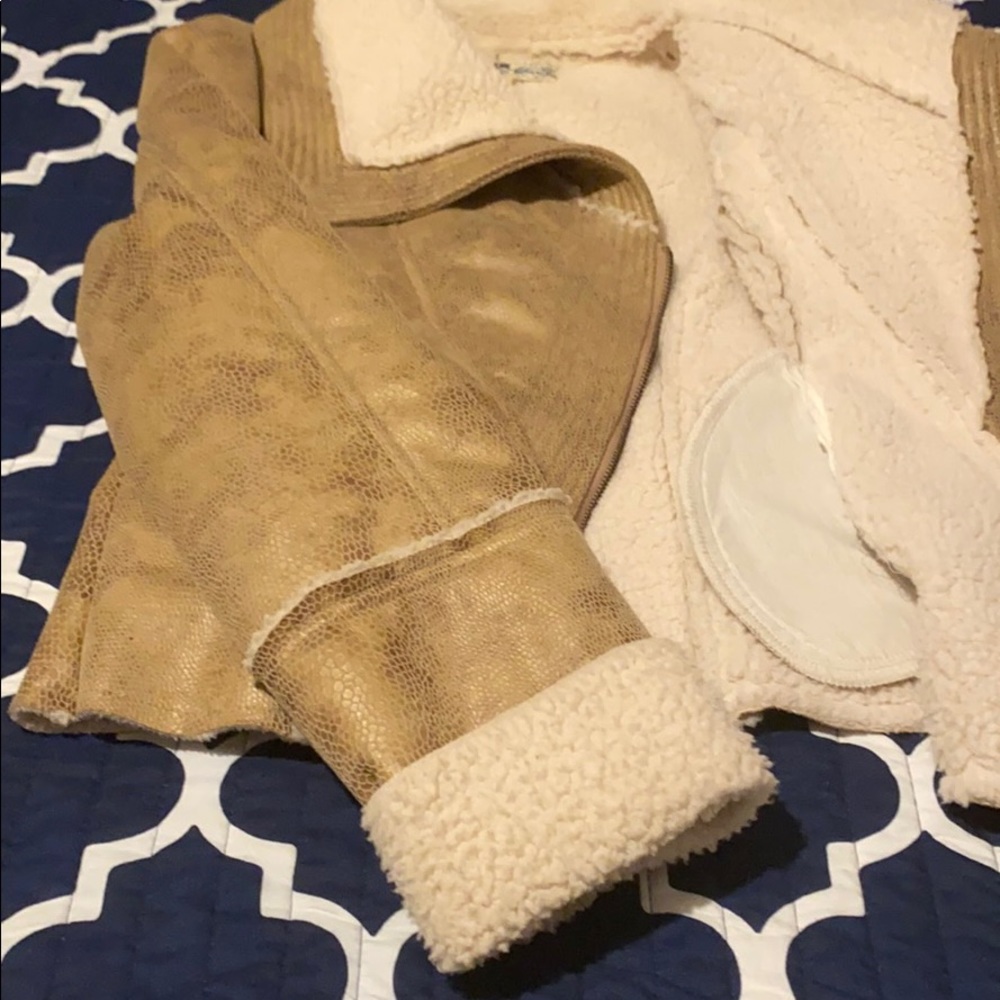 Size Small Jacket In Perfect Condition - image 3